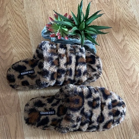 New without tag, Steve Madden Slippers. - Picture 2 of 4
